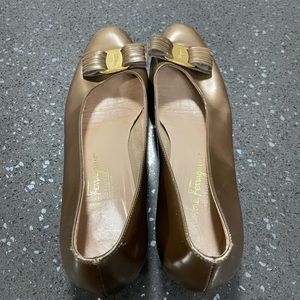 SALVATORE FERRAGAMO Boutique Vara Bow Pump